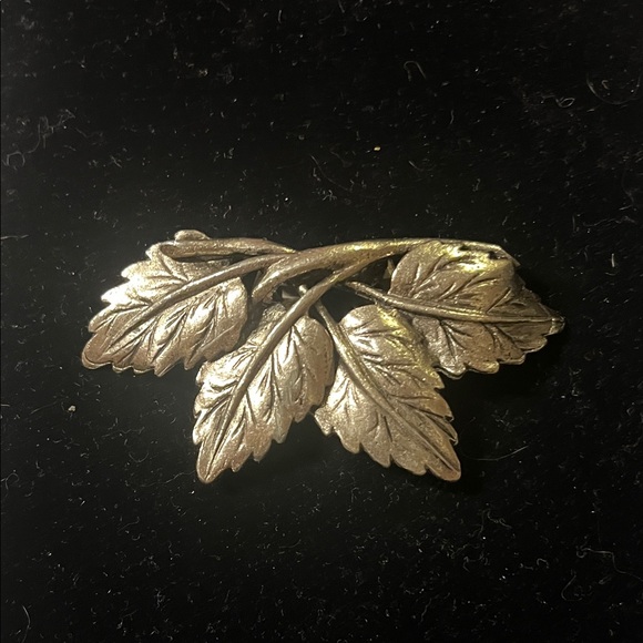 Musi Accessories - Vintage Musi Shoe Clip? Silver Tone Leaves
